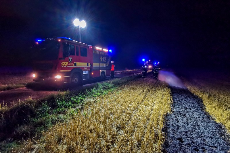 Stoppelfeld brennt