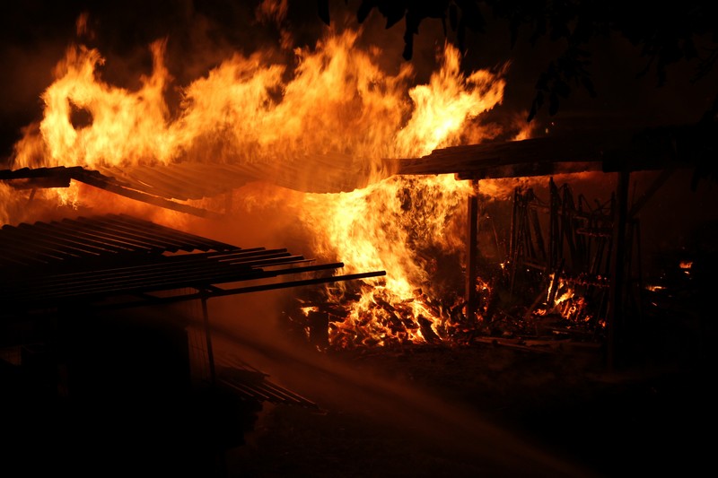 Brand auf Gartengelände