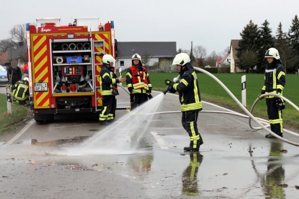 Straße nach Unfall gereinigt
