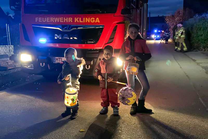 Lampions mit Blaulicht